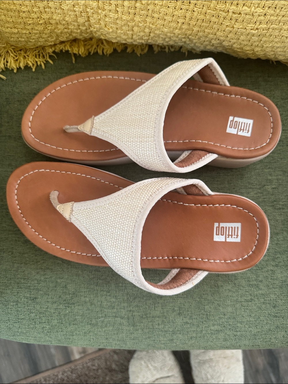 FitFlop Women’s Cream Canvas Wedge Thong Sandals Womens Size 08